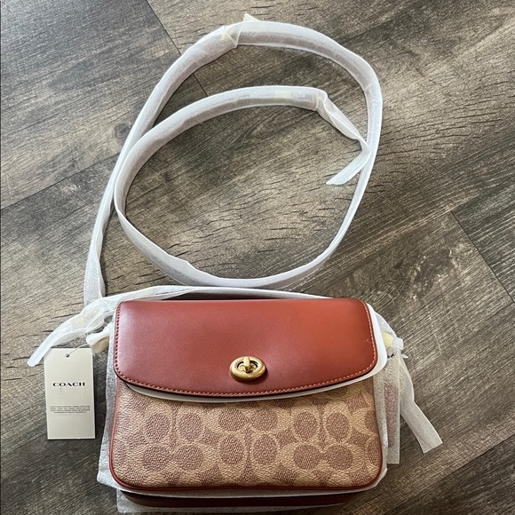 Coach Handbags - NEW Coach Cassie Crossbody Bag 19 In Signature Canvas w/ Shoulder strap